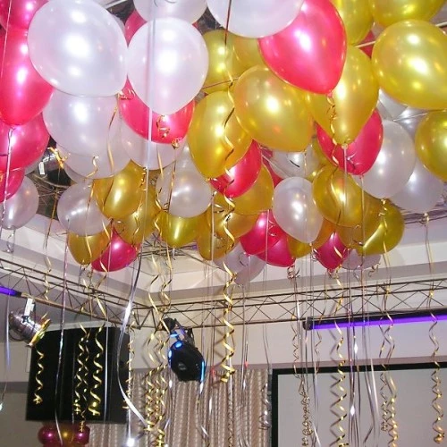 Белые и Золотые шары под потолок на выпускной